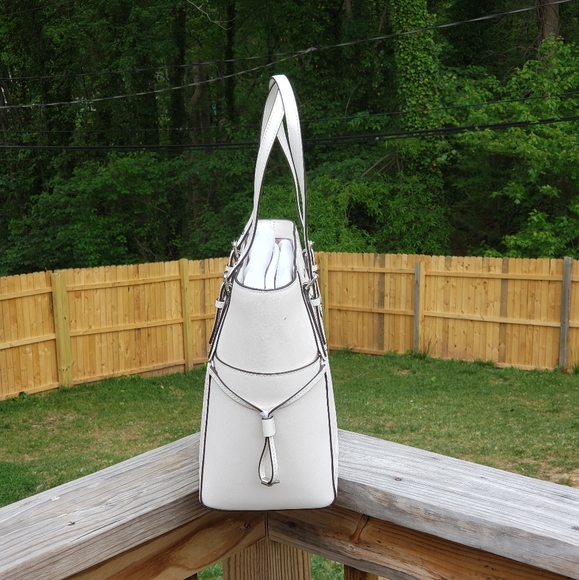 ⚠️LAST 1⚠Michael Kors East West Voyager Tote White - Picture 2 of 10